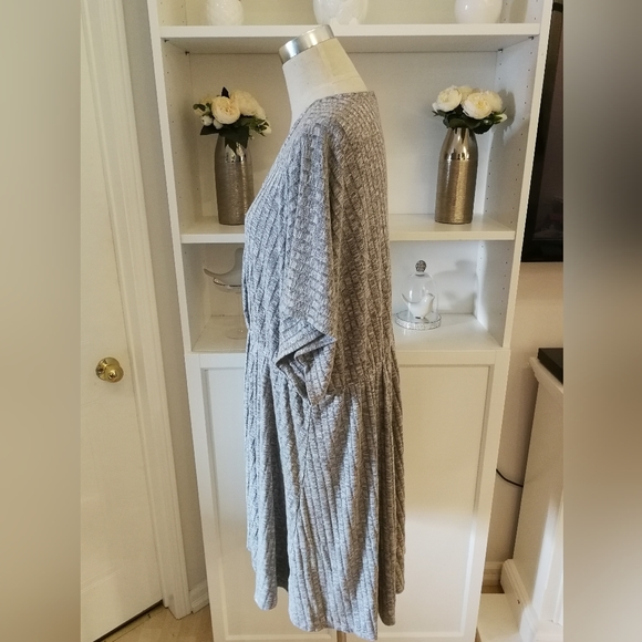 TORRID size 4 grey v-neck ribbed jersey knit dress with cinched waist - Picture 2 of 8